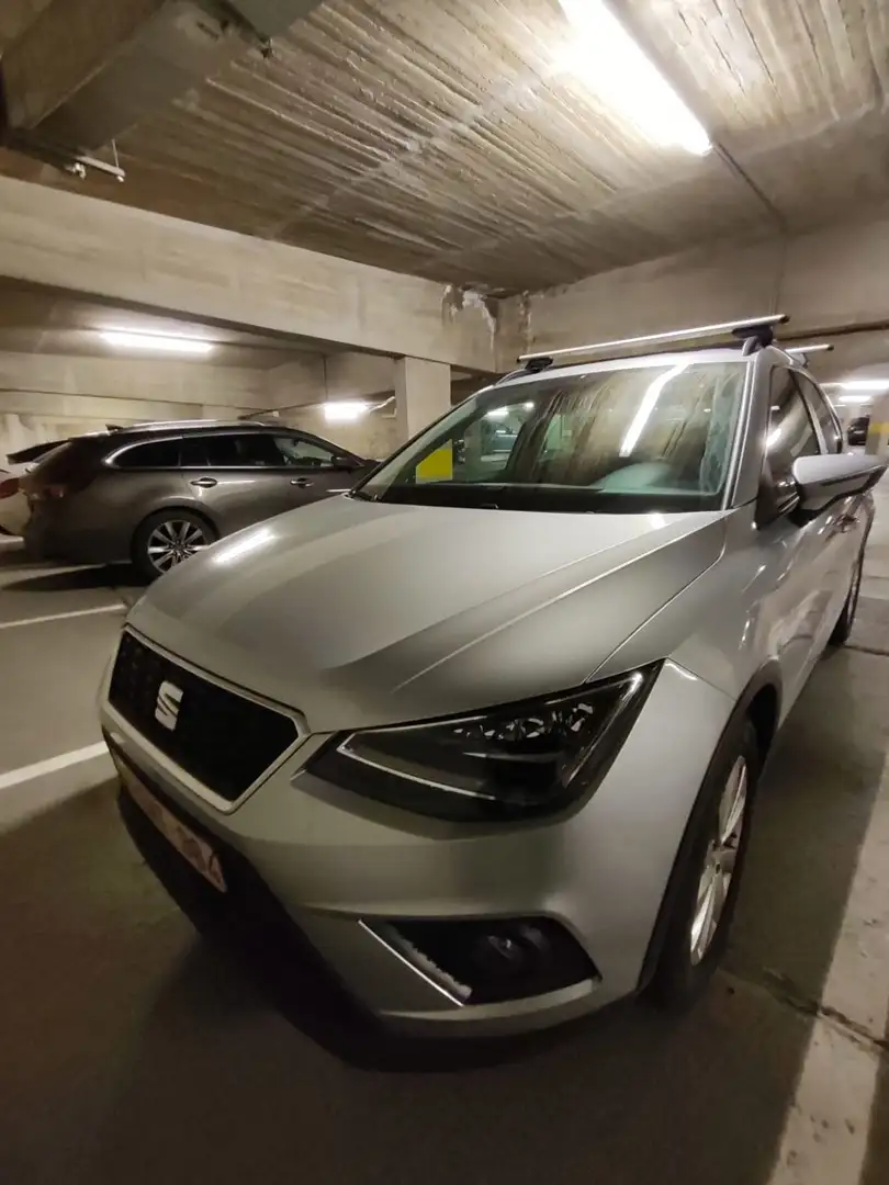 SEAT Arona 1.0 TSI Move! Navi Grijs - 1