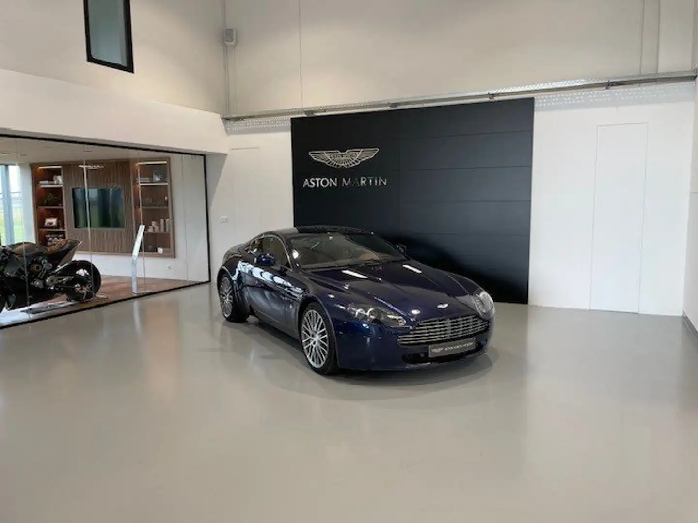Aston Martin V8 4.7i  Sportshift Bleu - 1