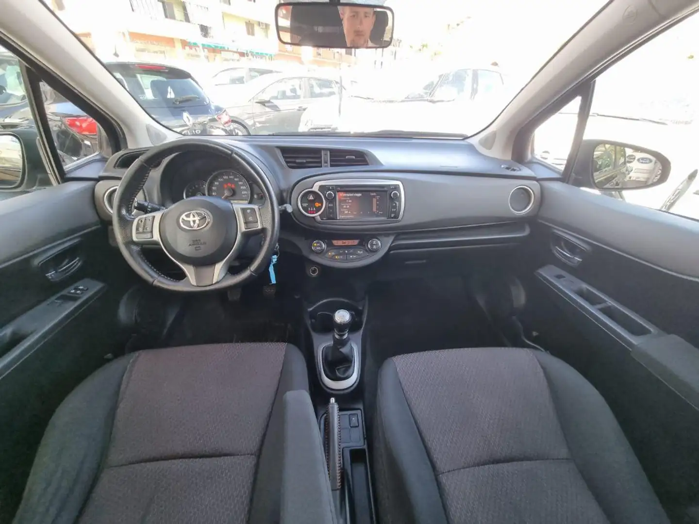 Toyota Yaris 1.3 5 porte Lounge Wit - 2