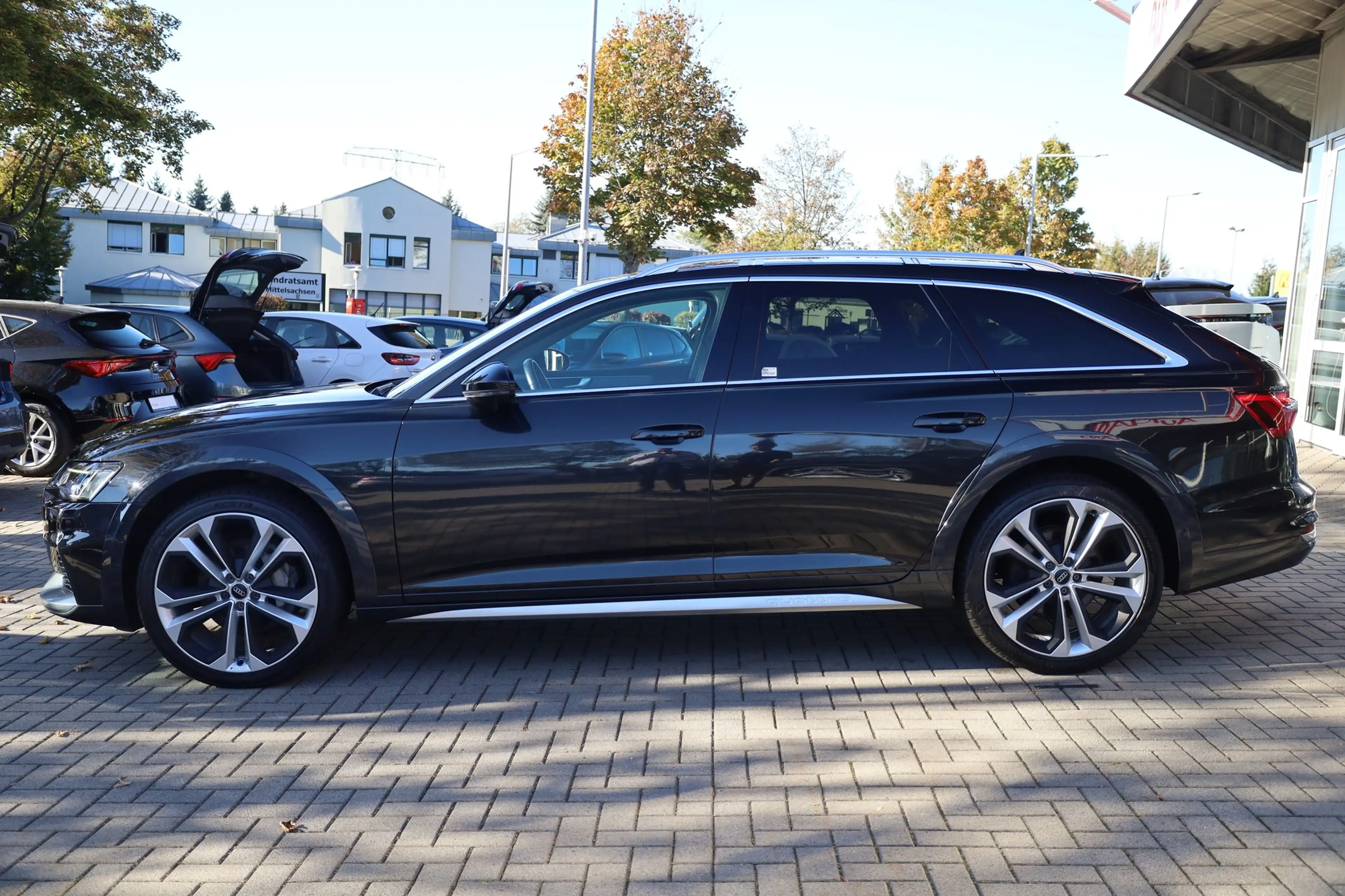 Audi A6 allroad 50 TDI quattro S-Tronic LED 360° AHK — photo 3