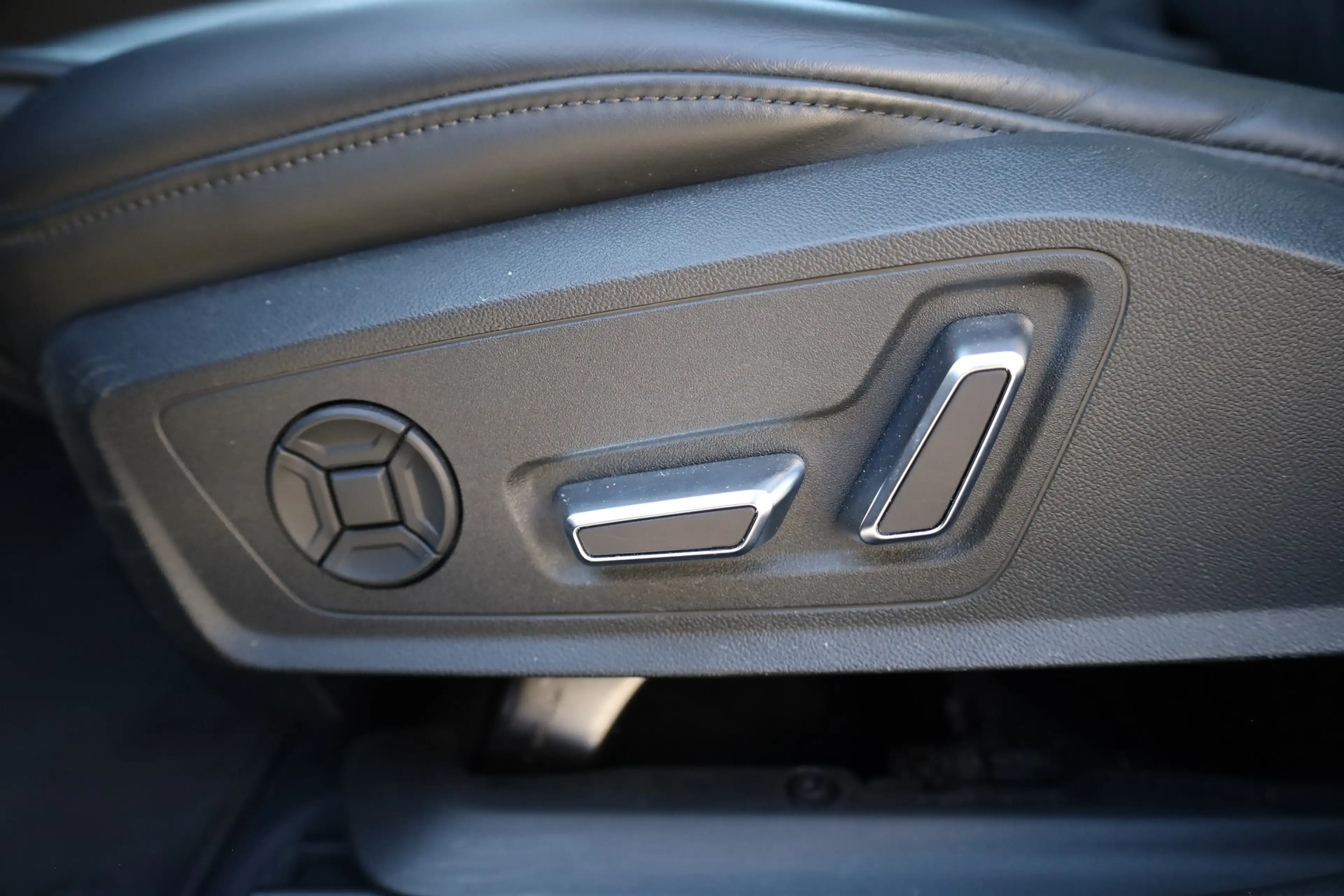 Audi A6 allroad 50 TDI quattro S-Tronic LED 360° AHK — photo 12