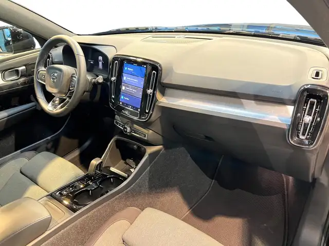 Volvo XC40 view 5