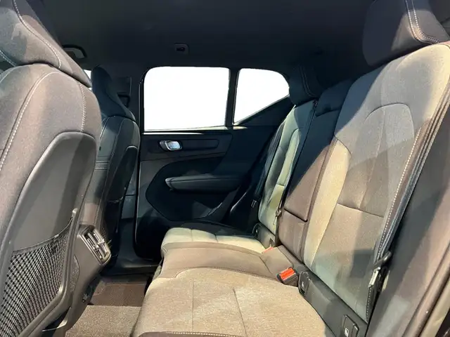 Volvo XC40 view 9