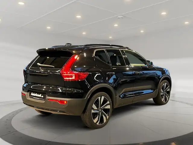 Volvo XC40 view 4