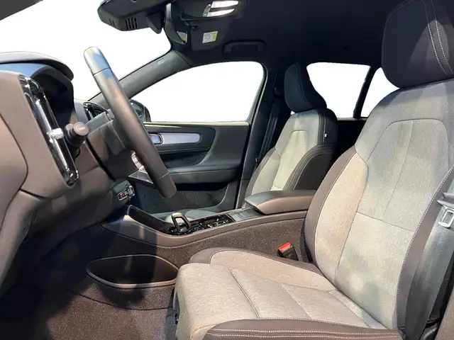 Volvo XC40 view 7