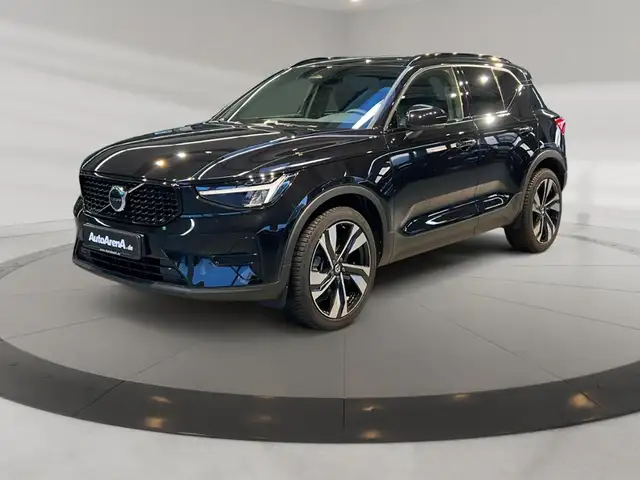 Volvo XC40 view 2