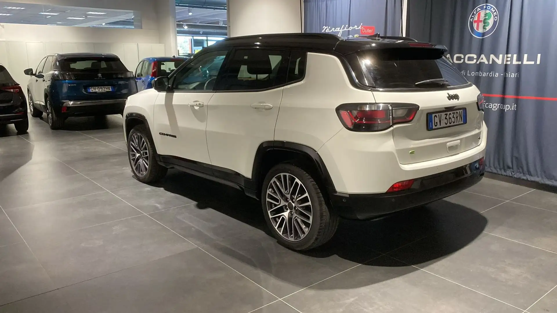 Jeep Compass 1.5 Turbo T4 130CV MHEV 2WD Summit Bianco - 2