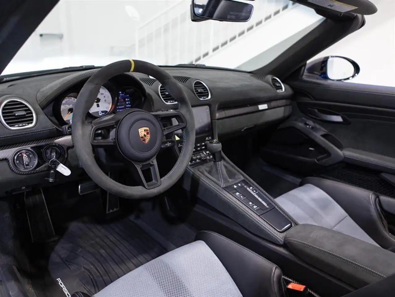 Porsche 718 Spyder снимка Porsche 718 Spyder
