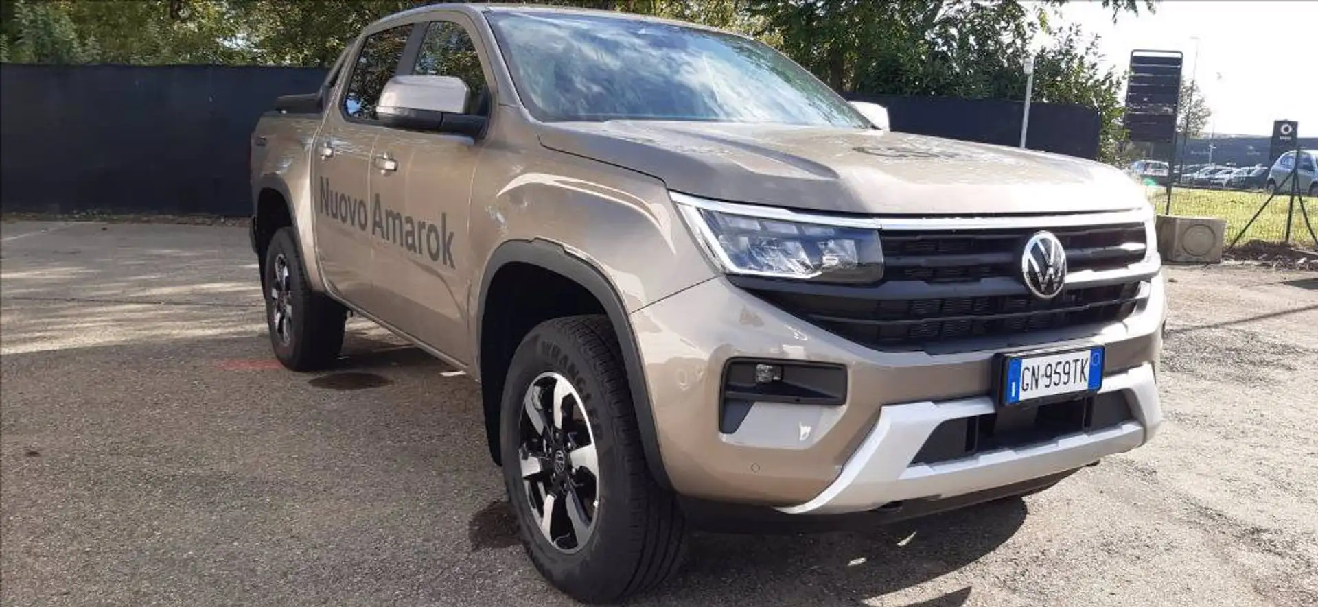 Volkswagen Amarok 2.0 tdi Life 4motion auto Beige - 1