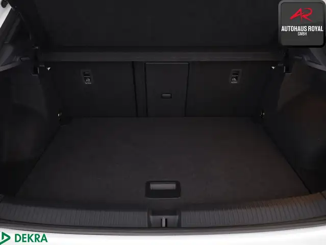 Volkswagen T-Roc view 13