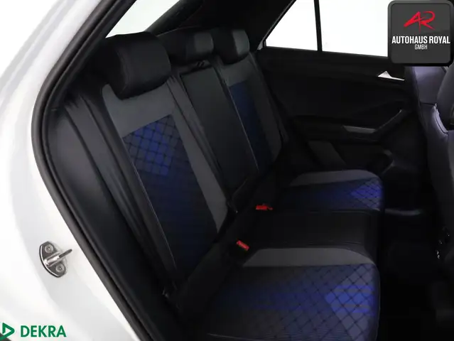 Volkswagen T-Roc view 12
