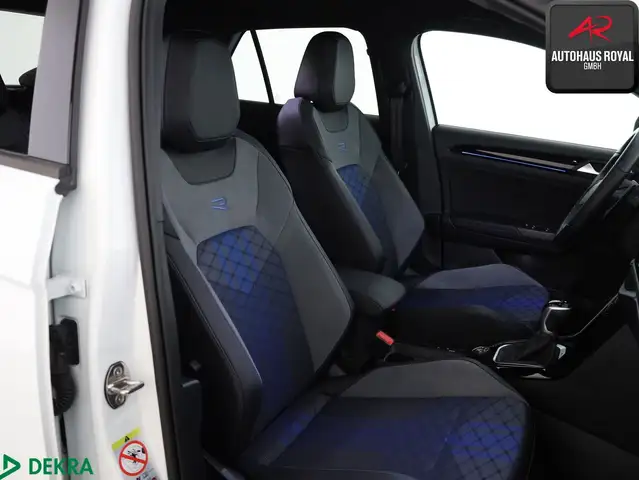 Volkswagen T-Roc view 11