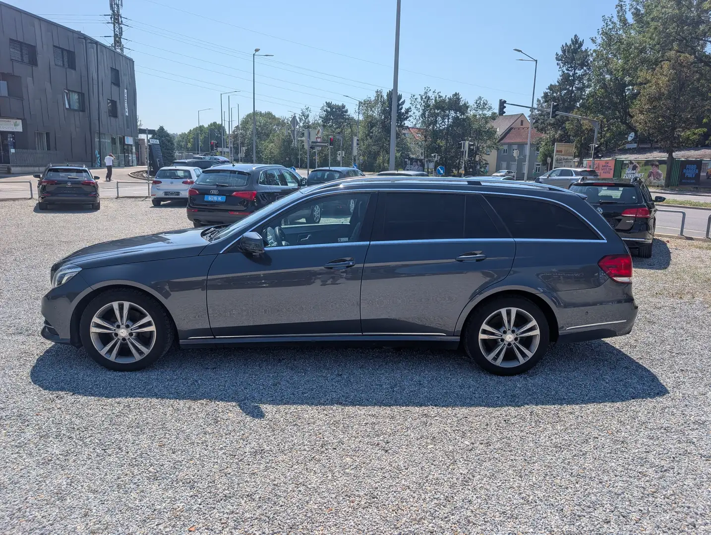 Mercedes-Benz E 200 E 200 CDI BlueEfficiency (212.205) Grau - 2