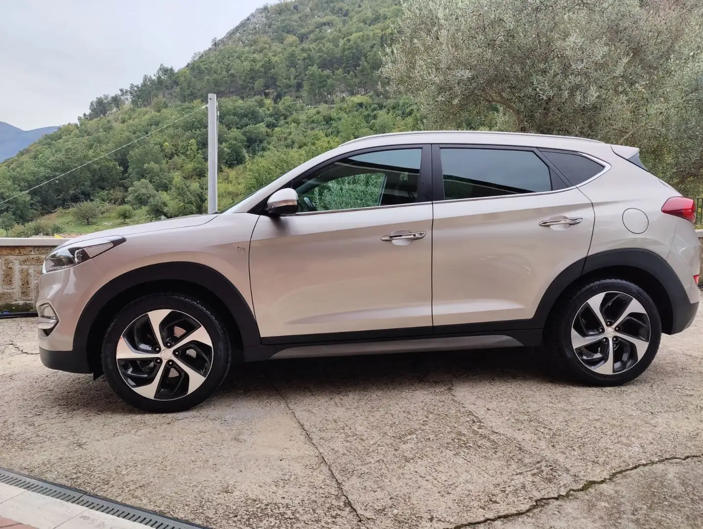 Hyundai TUCSON Tucson II 2015 1.7 crdi Xpossible 2wd 115cv Bronzo - 2