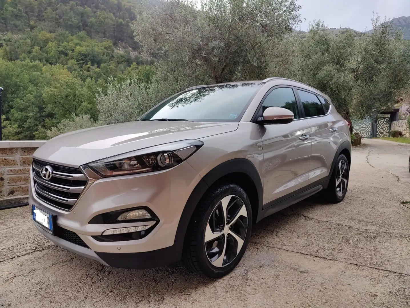 Hyundai TUCSON Tucson II 2015 1.7 crdi Xpossible 2wd 115cv Bronzo - 1