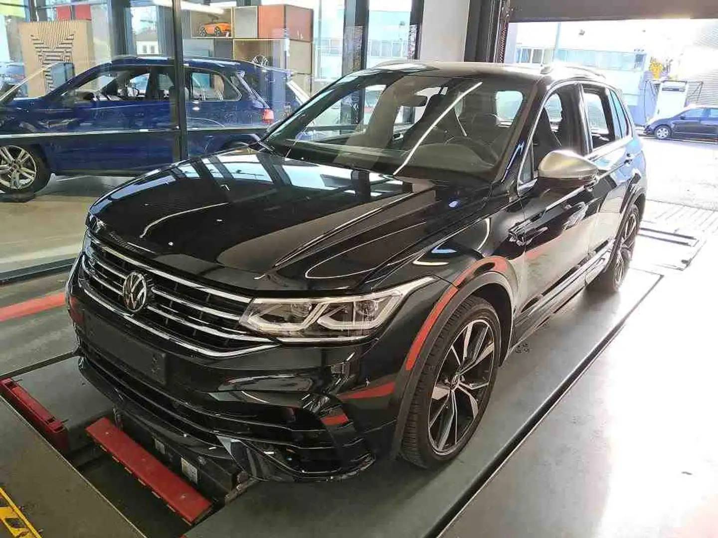 Volkswagen Tiguan R 2.0 TSI Sonderleasing Akrapovic DCC Matrix Schwarz - 2