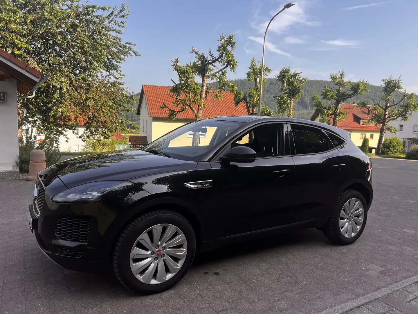 Jaguar E-Pace D180 AWD Aut. SE Schwarz - 1