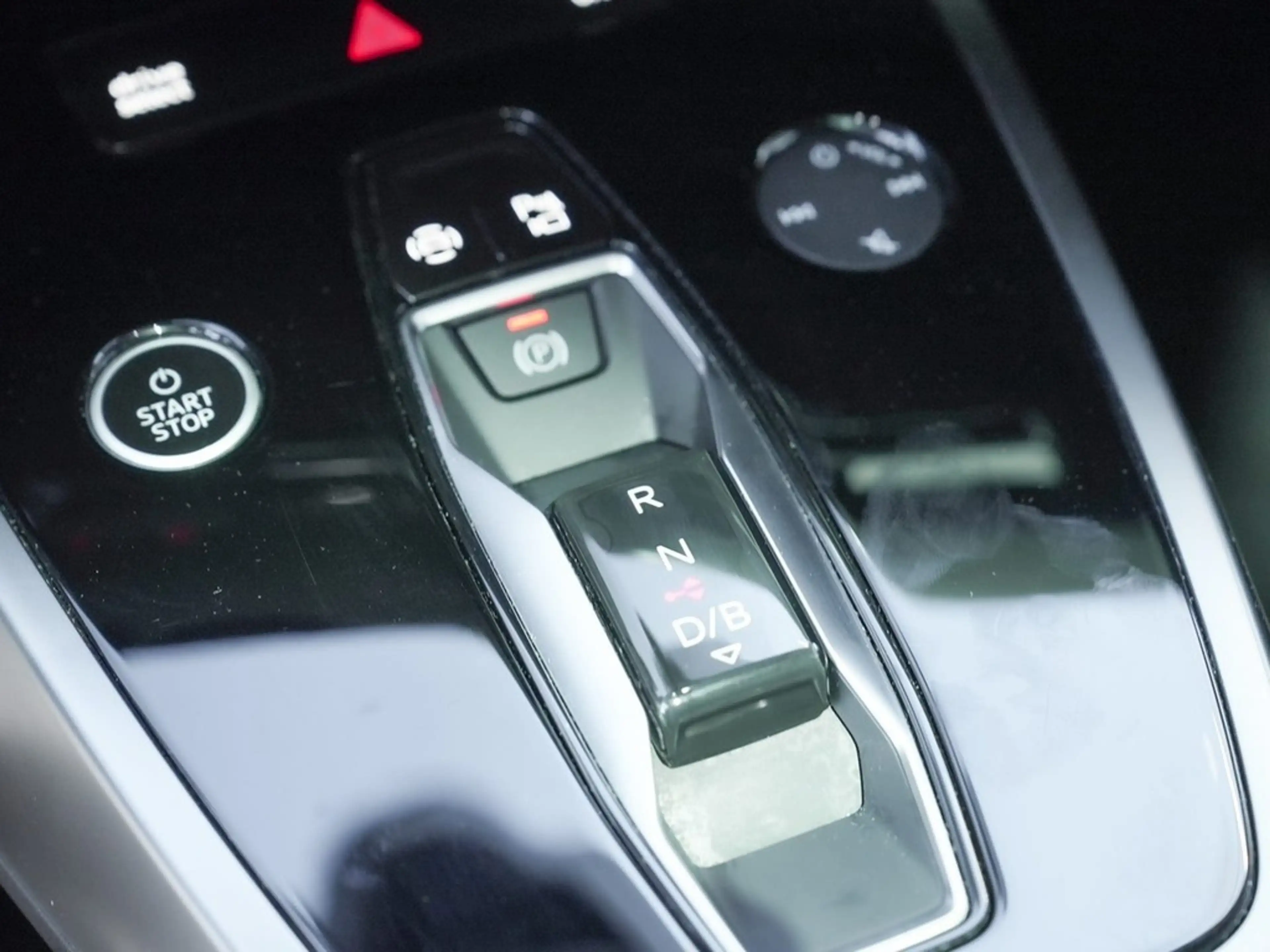 Audi e-tron /LED/ACC/Pano/SONOS/RFK — photo 11
