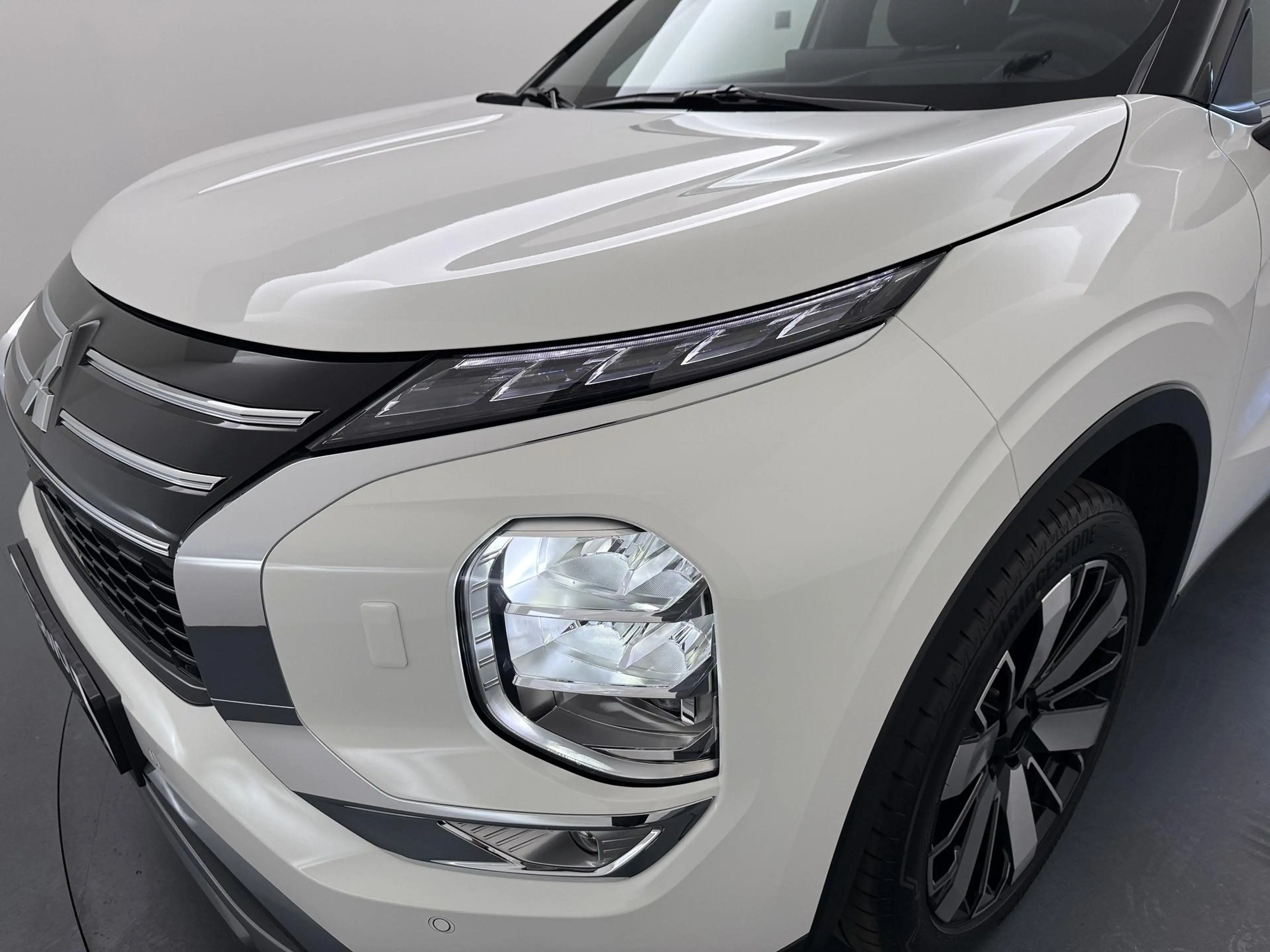 Mitsubishi Outlander 2.4 PHEV Business Edition 20-inch Diamond-Cut lich — photo 15