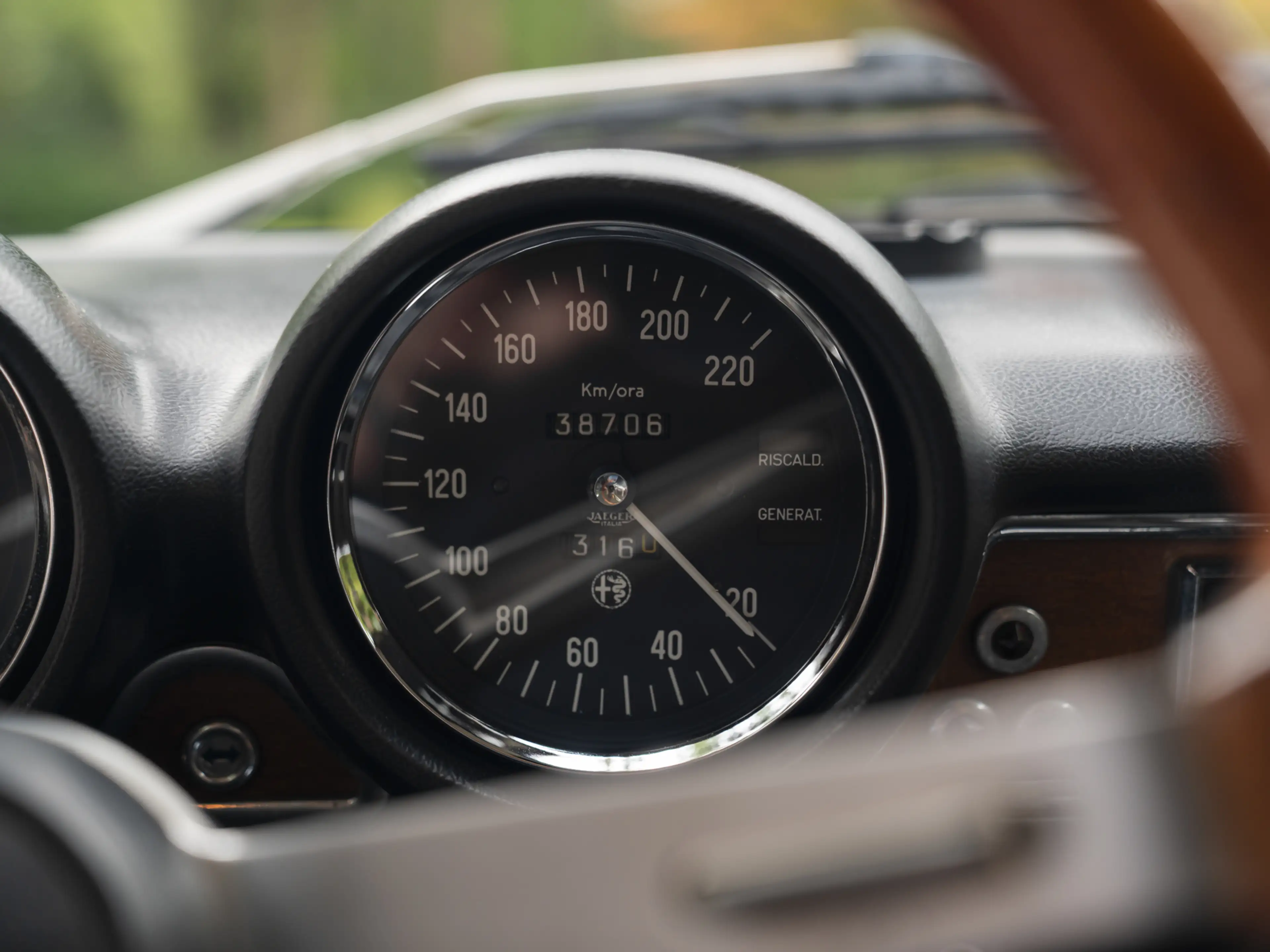 Alfa Romeo GT 1300 Junior — photo 11