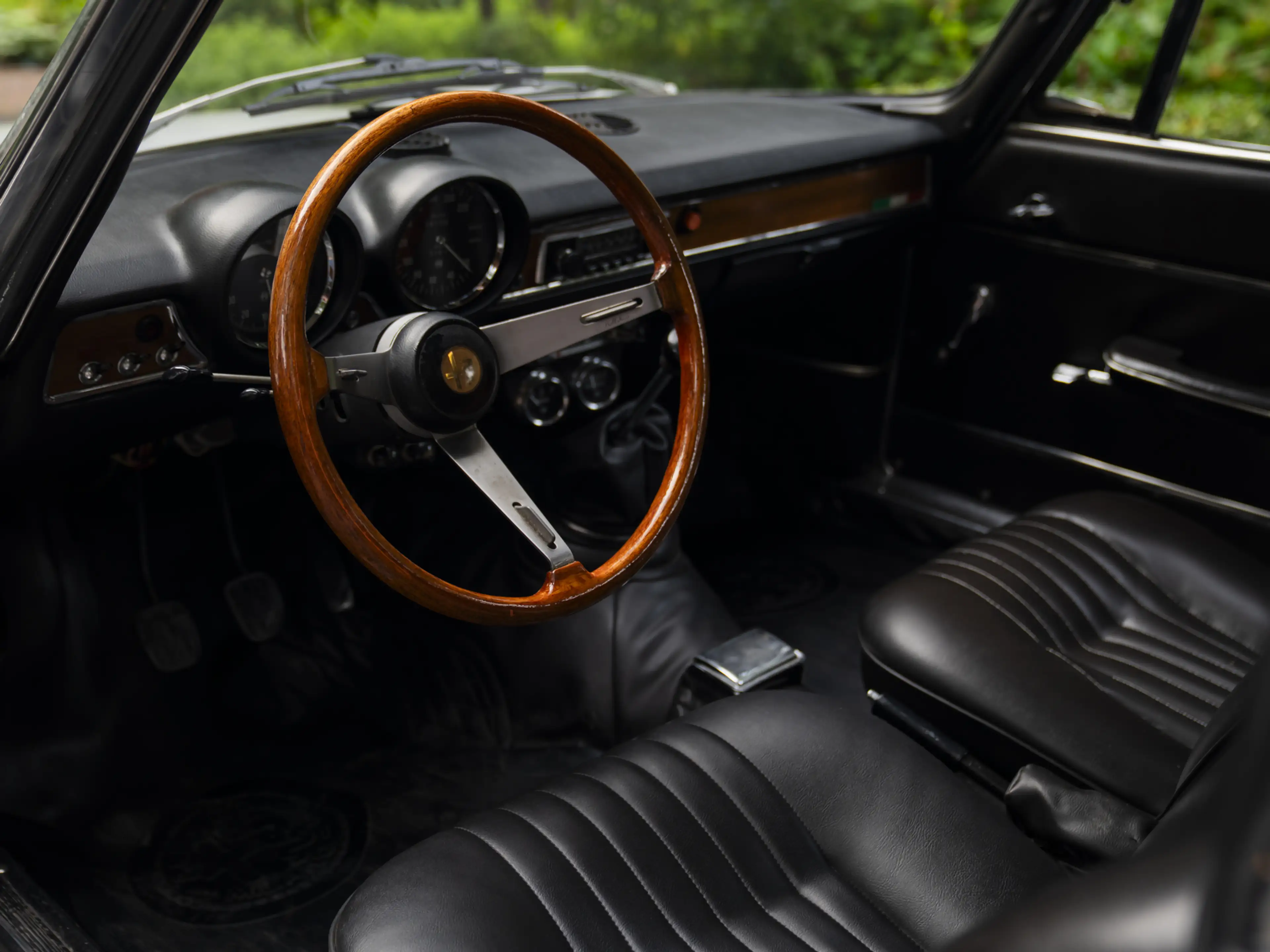 Alfa Romeo GT 1300 Junior — photo 10