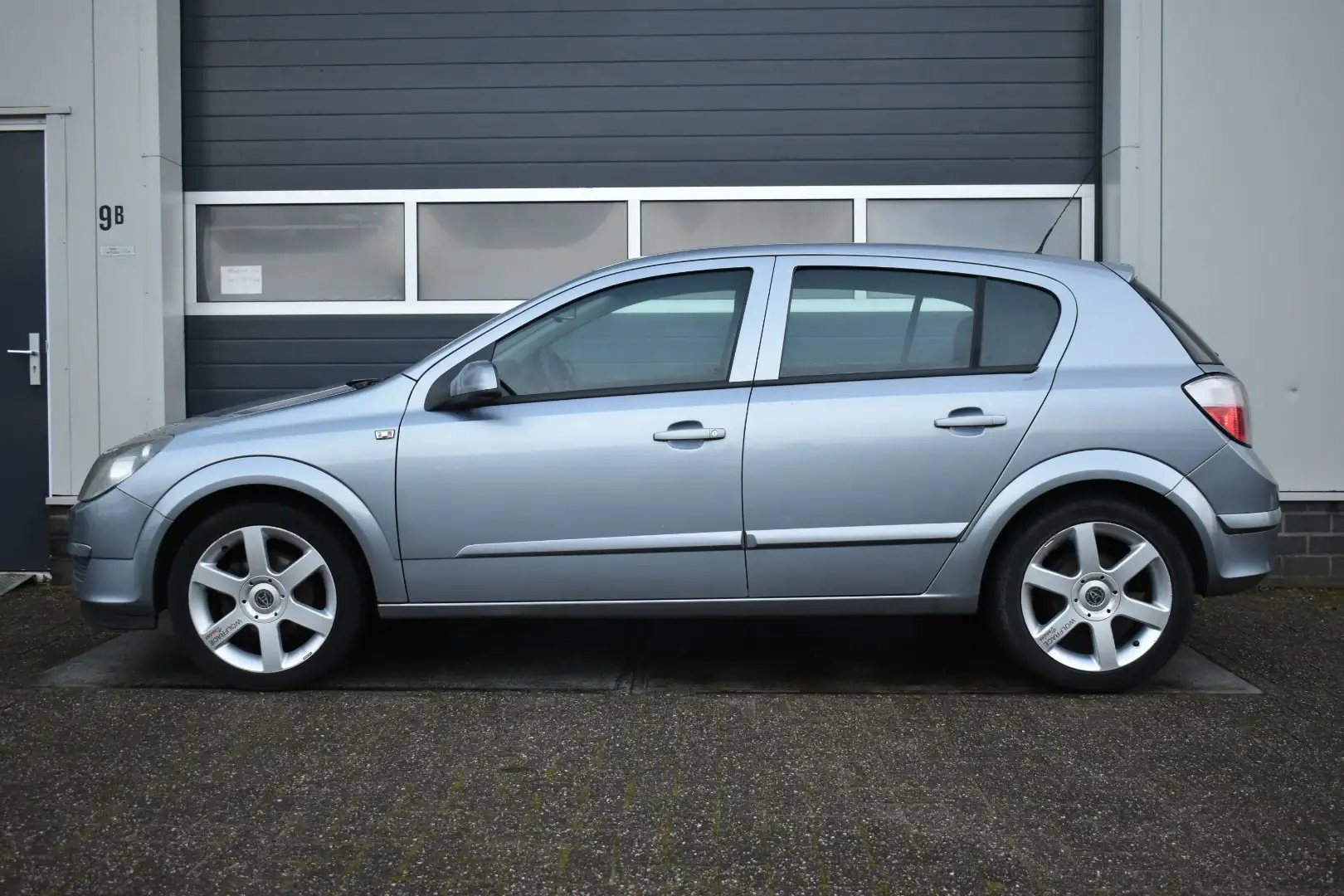 Opel Astra 1.4 Enjoy Grau - 2