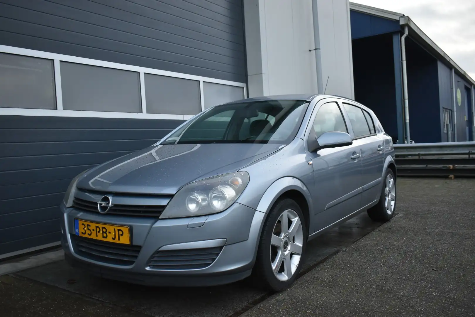 Opel Astra 1.4 Enjoy Grau - 1