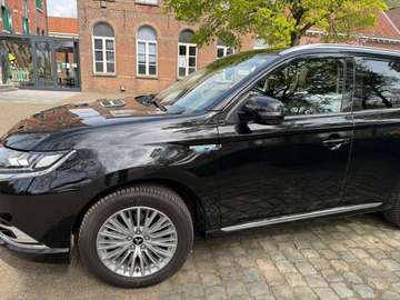 Outlander 2.4i Intense Plus 4WD CVT