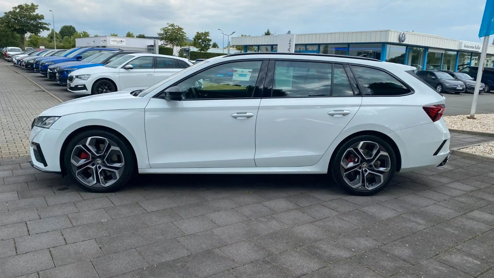 Skoda Octavia Combi RS 2.0 TDI DCC,PANO,ACC, EL. SITZE Weiß - 2