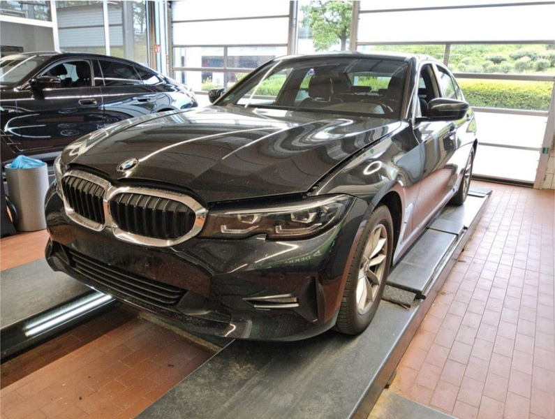 BMW 320 i M Sport Lenkrad Virtuell HiFi Standheizung