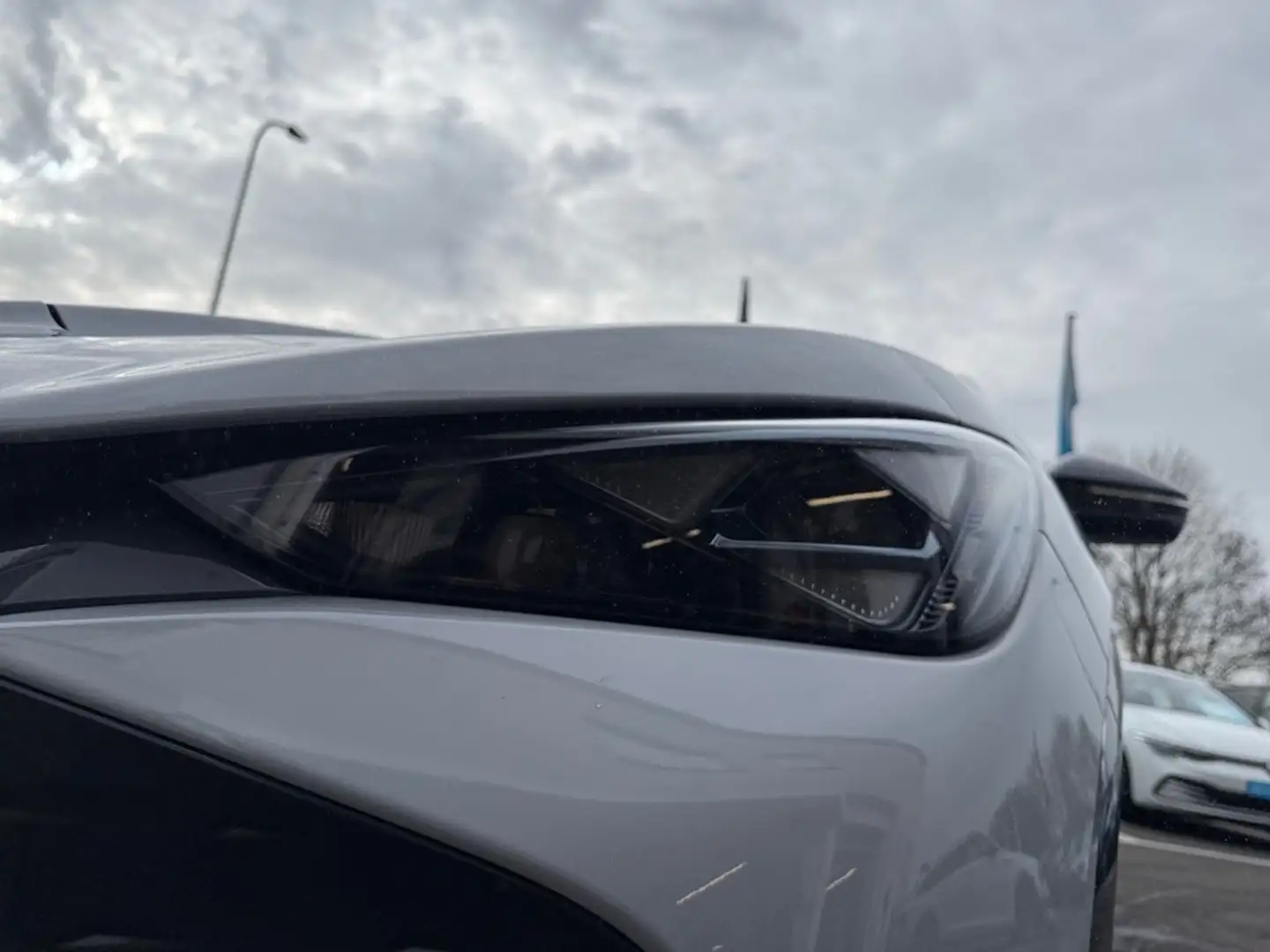 CUPRA Tavascan Extreme 250KW 4Drive VZ Plateado - 2