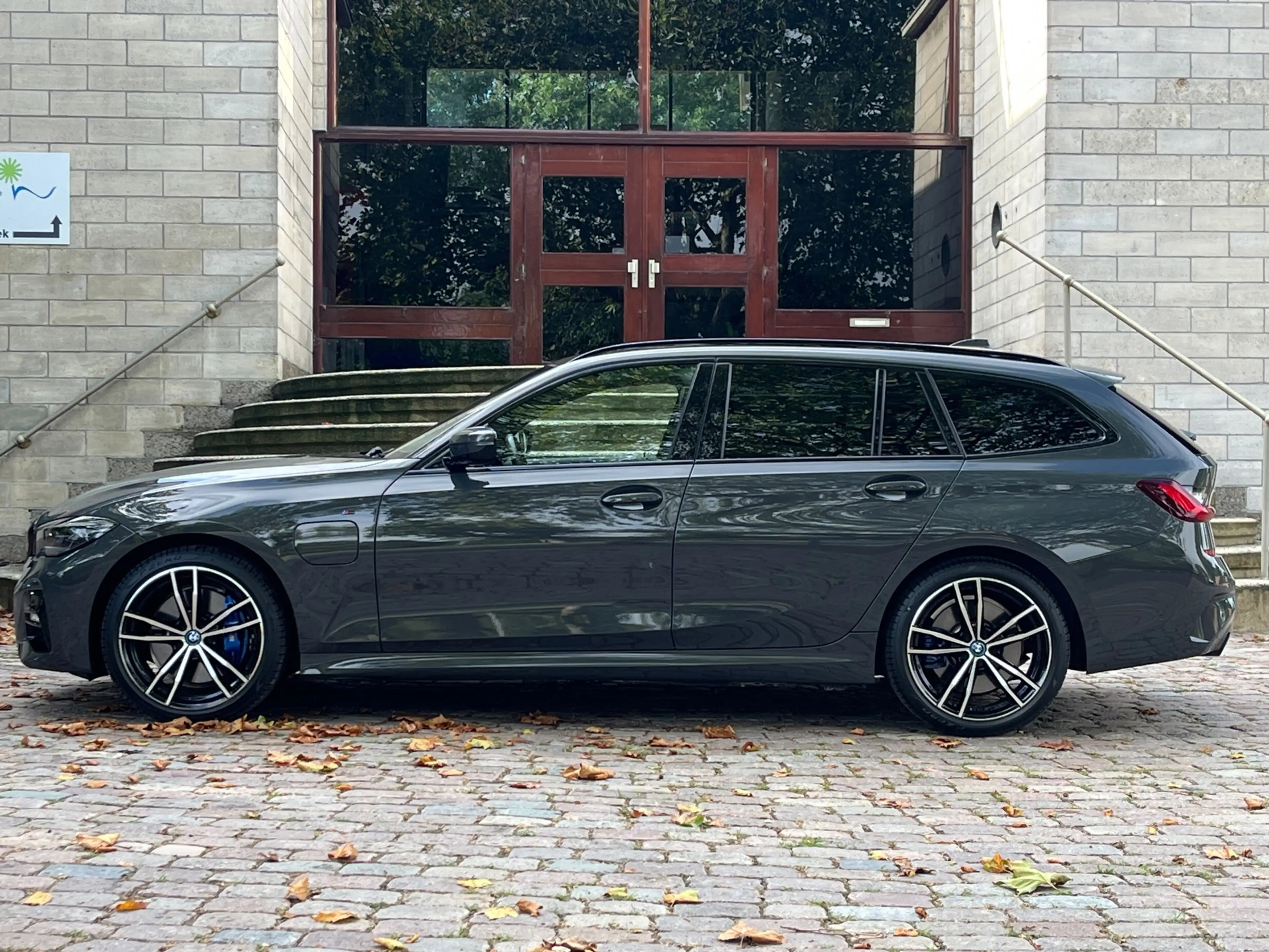 BMW 330 3-serie Touring 330e M-Sport | BMW Individual | Pa — photo 5