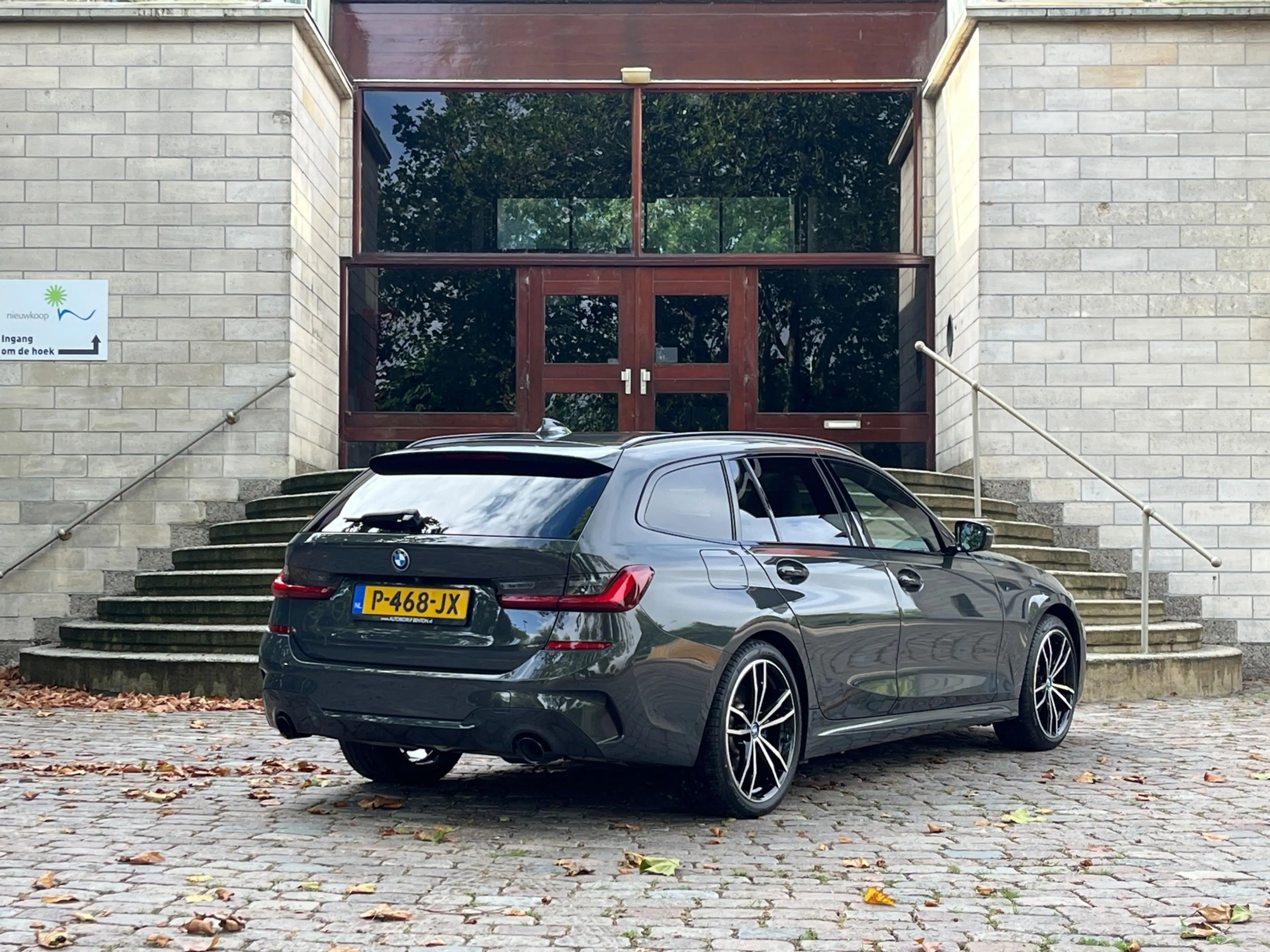 BMW 330 3-serie Touring 330e M-Sport | BMW Individual | Pa — photo 17