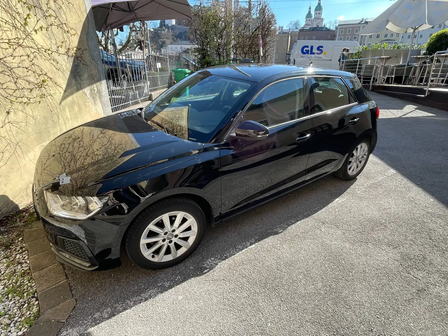 Audi A1 A1 SB 1,0 TFSI active intense S-tronic active intense Schwarz - 1