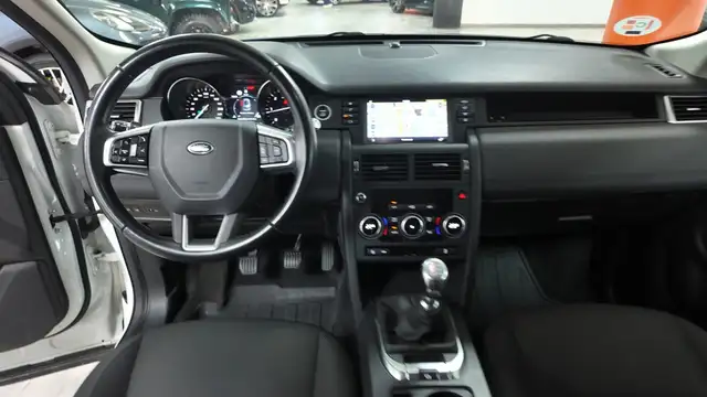 Land Rover Discovery view 5
