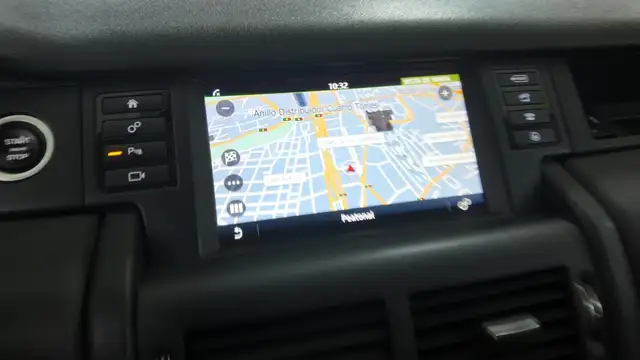 Land Rover Discovery view 12