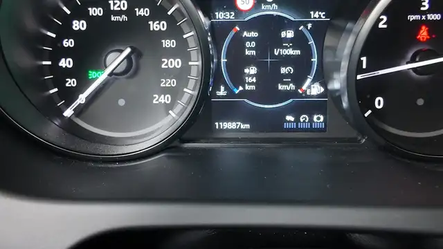 Land Rover Discovery view 15