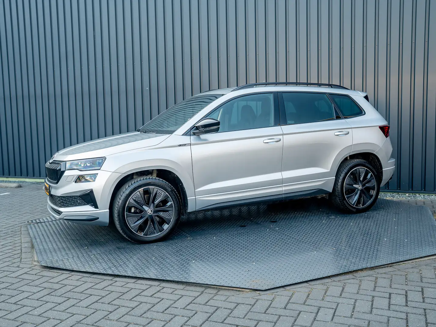 Skoda Karoq 1.5 TSI ACT Sportline Business | Camera | Stoel & Grigio - 2