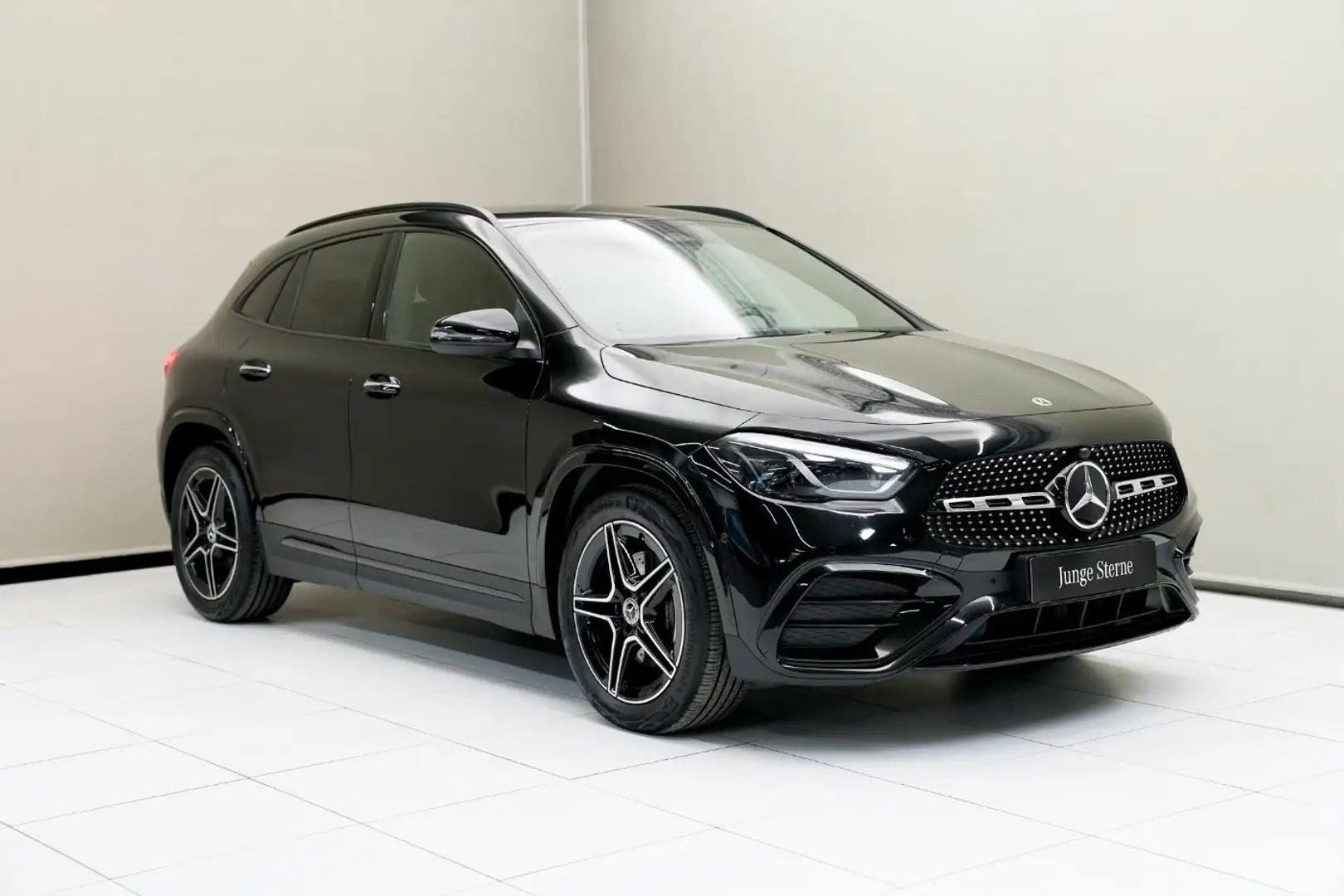 Mercedes-Benz GLA 200 d 4MATIC Österreich-Edition W-Paket Night Schwarz - 2