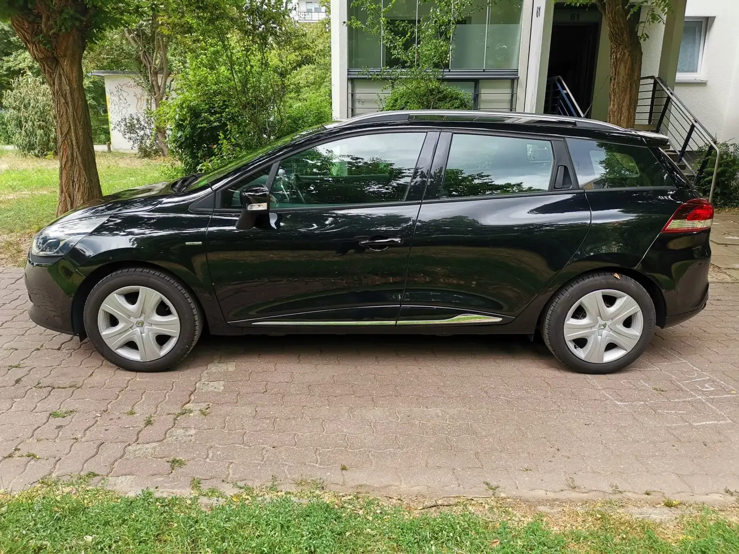 Renault Clio Clio Grandtour 1.2 16V 75 Limited Schwarz - 2