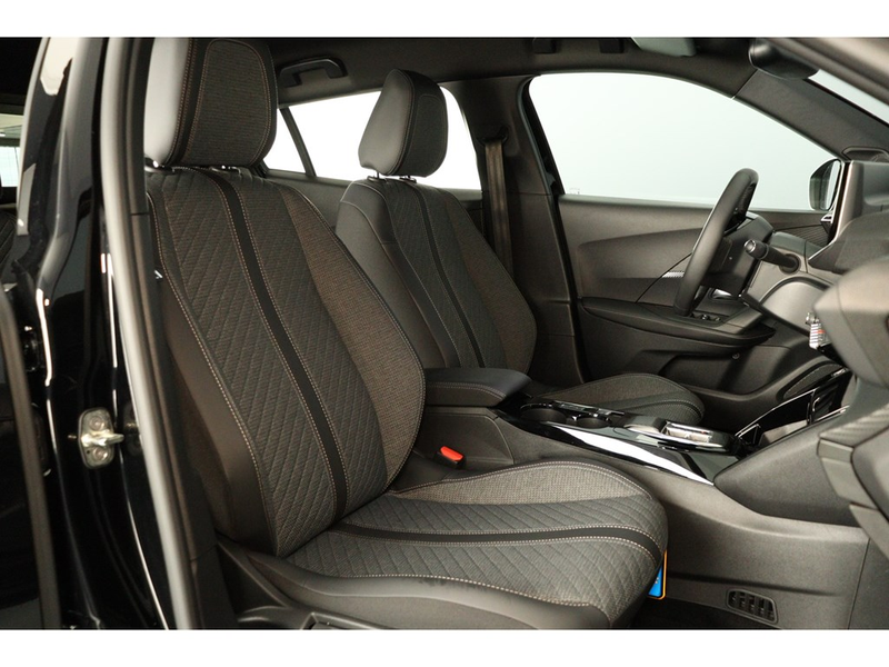 Peugeot e-2008 54kWh 156pk Allure — photo 11