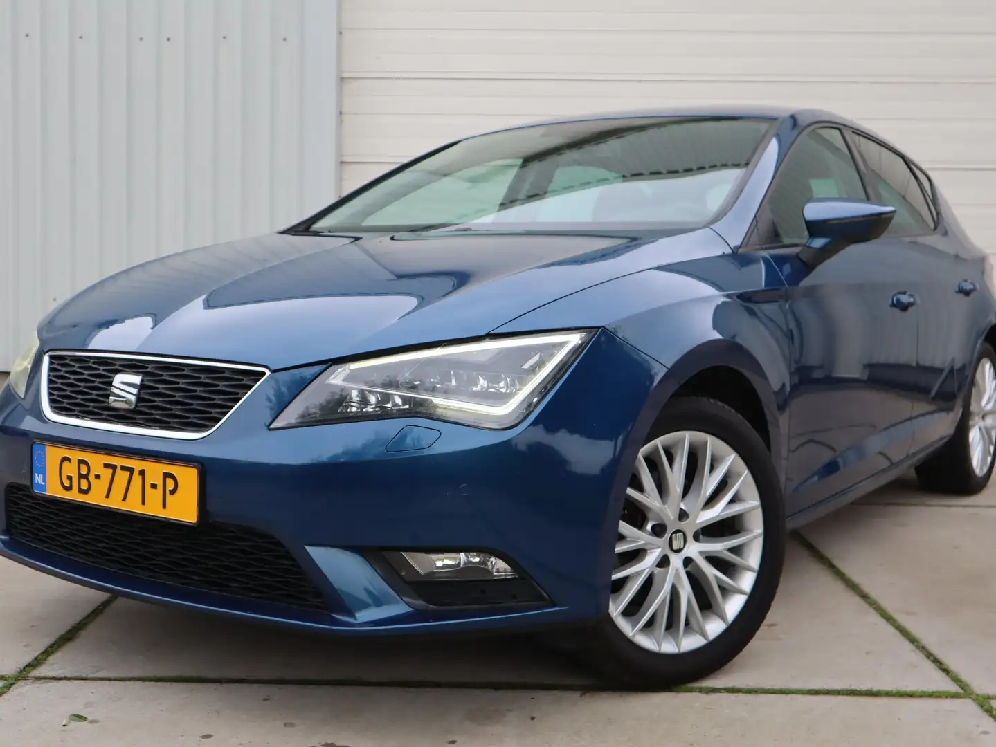 SEAT Leon 1.4 TSI 150PK Automaat Style LEER / NAVI / PDC Blauw - 1
