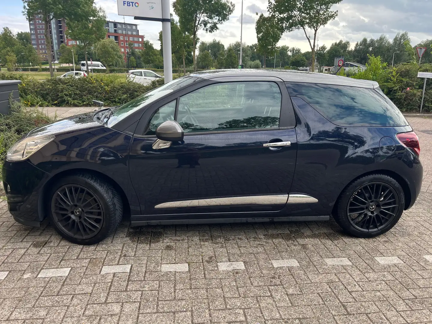 Citroen DS3 Citroën DS3 1.2 e-VTi 2014 Blauw AUT So Chic Blauw - 2