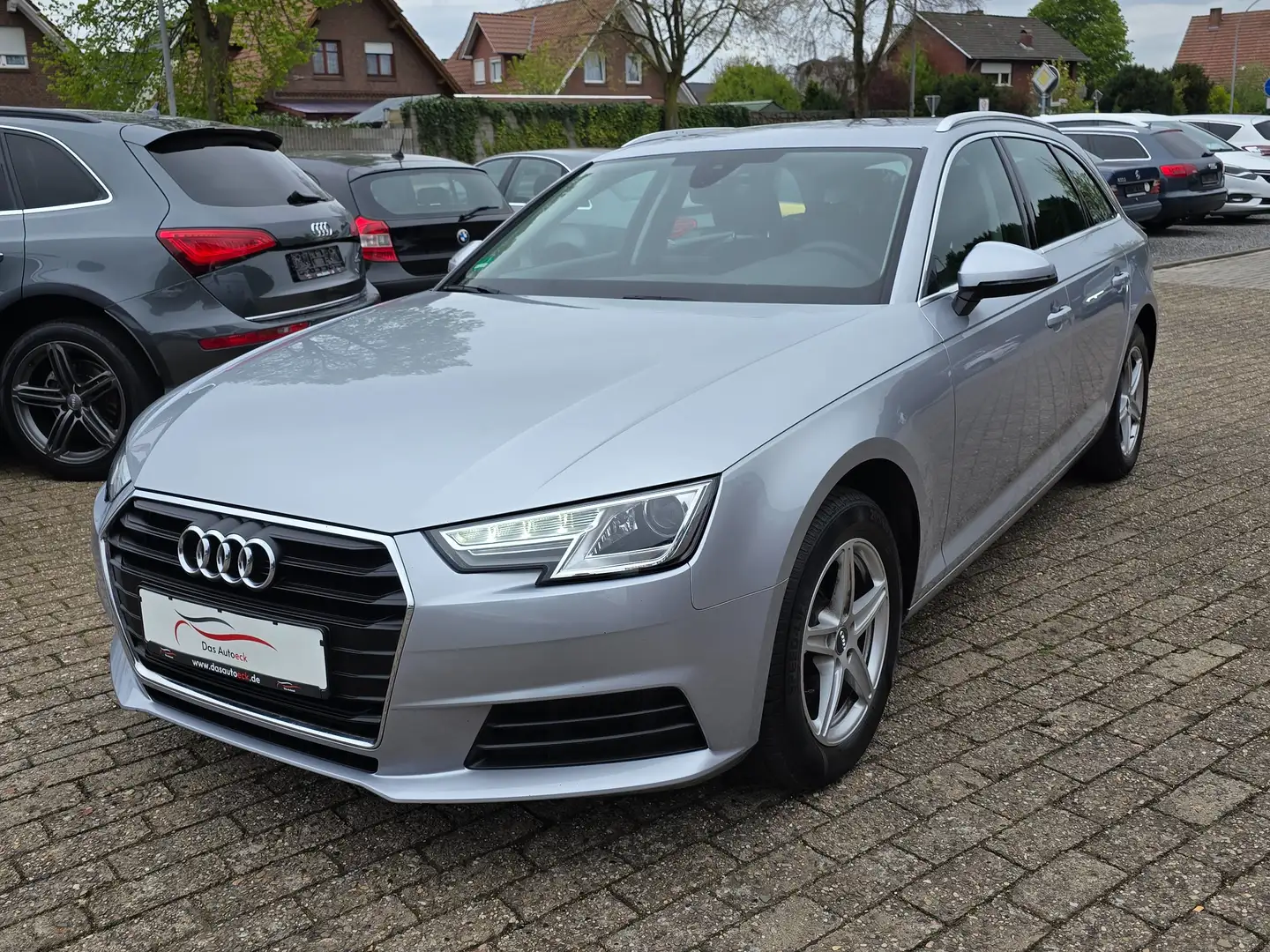 Audi A4 2.0 TDI / Xenon/ Navi/ Keyless/ AHK Silber - 1