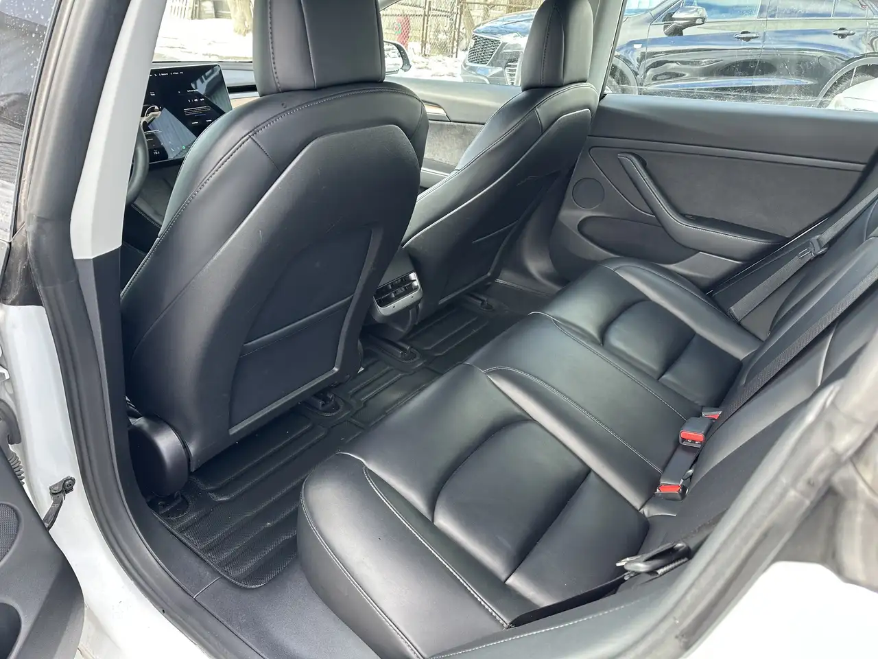 Tesla Model 3 снимка Tesla Model 3