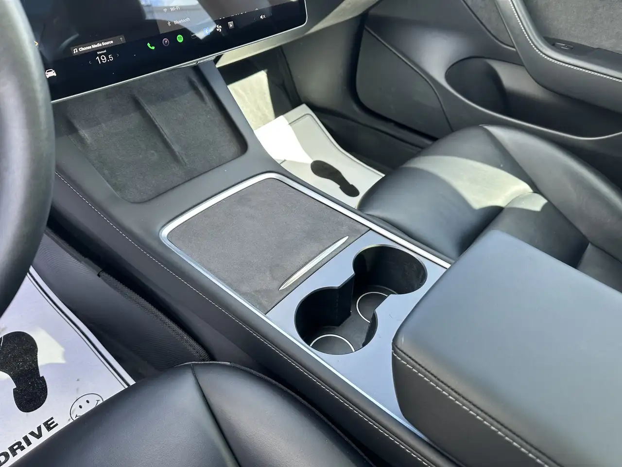 Tesla Model 3 снимка Tesla Model 3