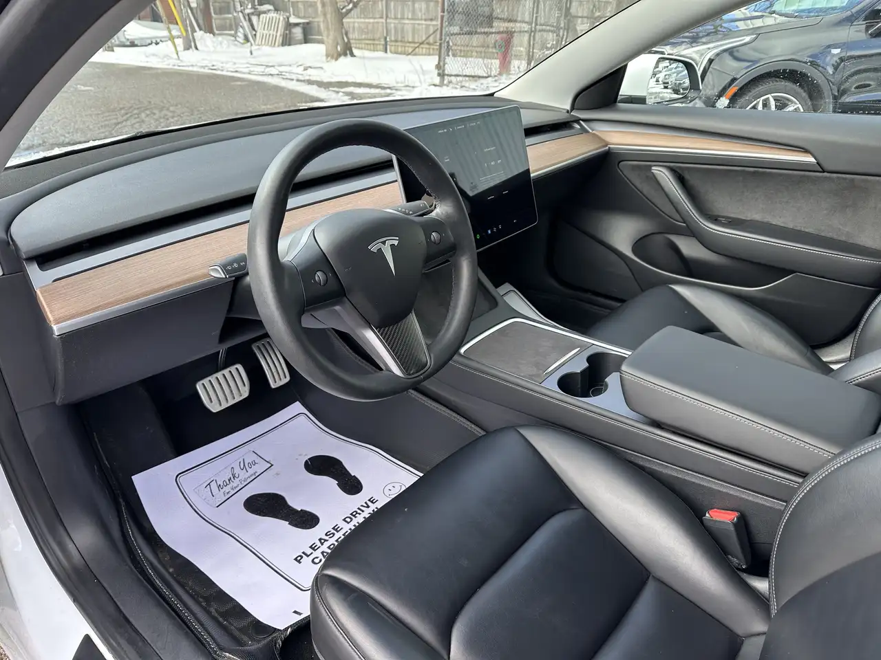 Tesla Model 3 снимка Tesla Model 3