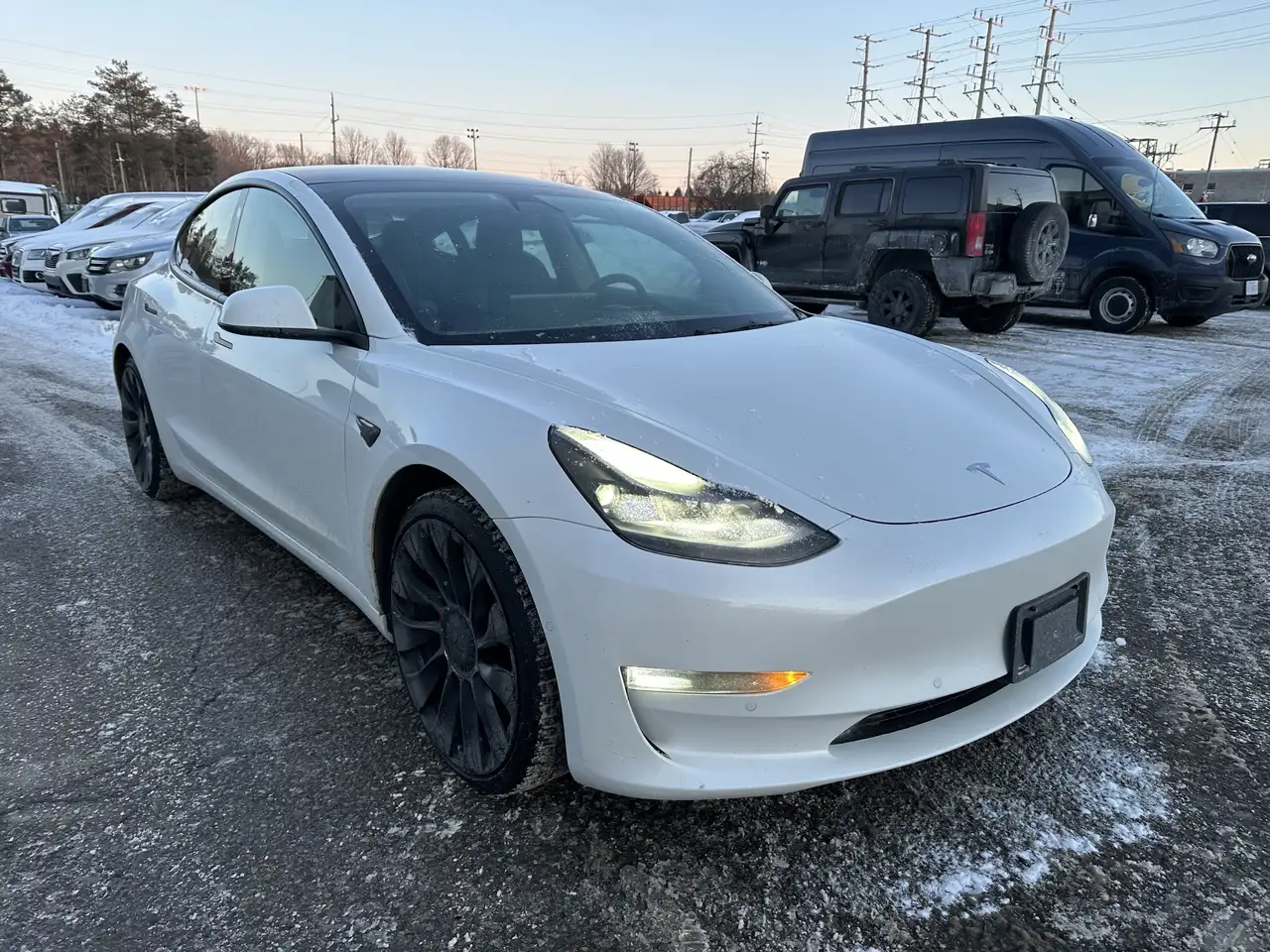 Tesla Model 3 снимка Tesla Model 3