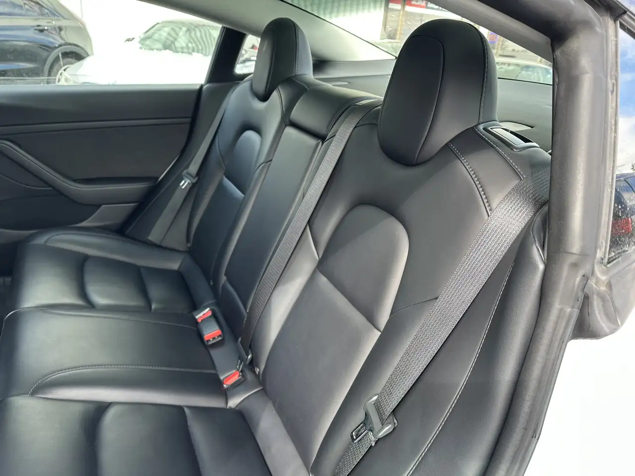 Tesla Model 3 снимка Tesla Model 3