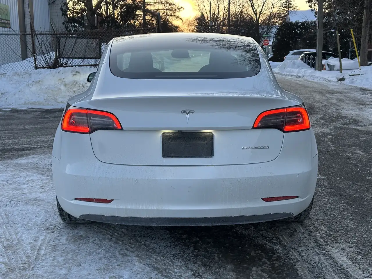 Tesla Model 3 снимка Tesla Model 3